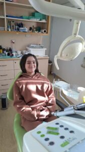 Lire la suite à propos de l’article Des orphelins de l’association CARITAS adressés par la préfecture du Lori, soignés dans le bus dentaire de l’UMAF.